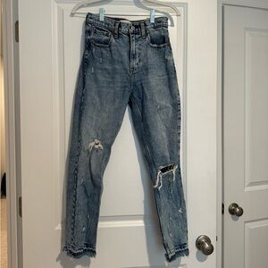 Abercrombie & Fitch The Mom High Rise Jeans